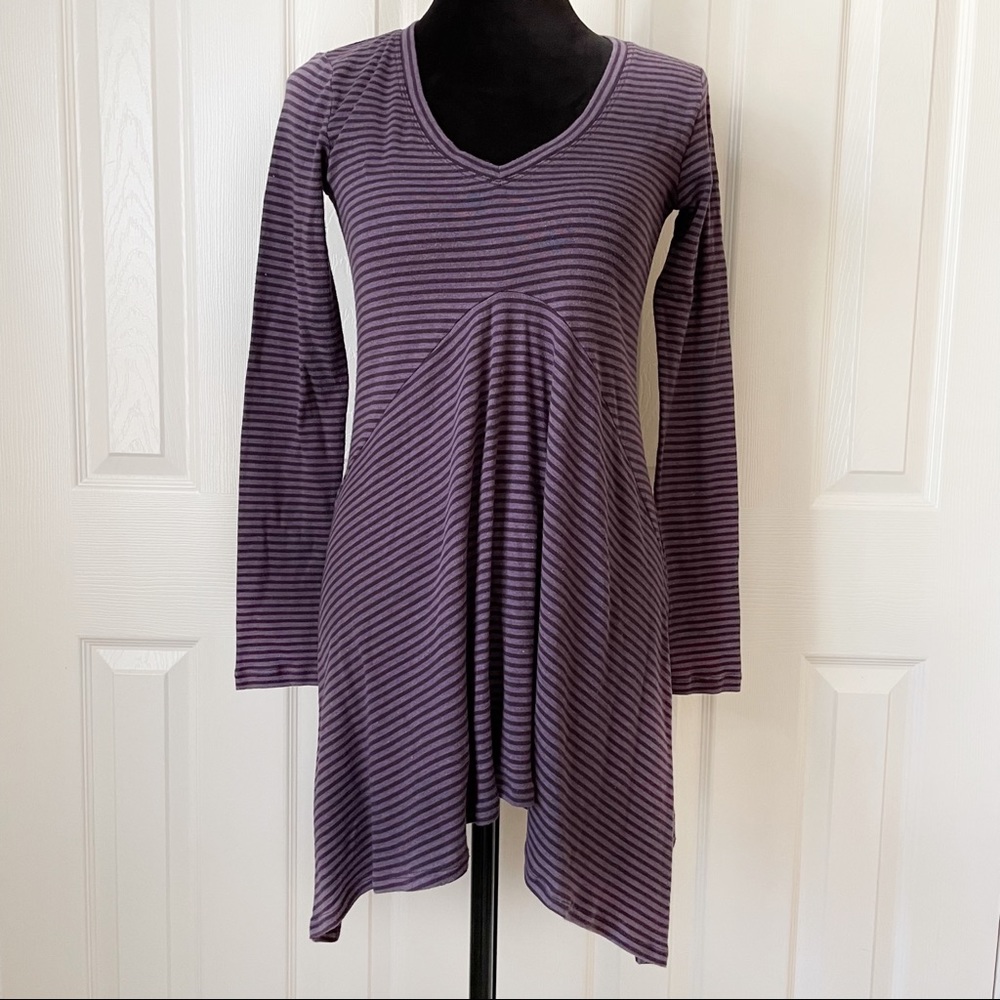 CAbi Striped Asymmetrical Hem Long Sleeve V Neck Tee Size Small